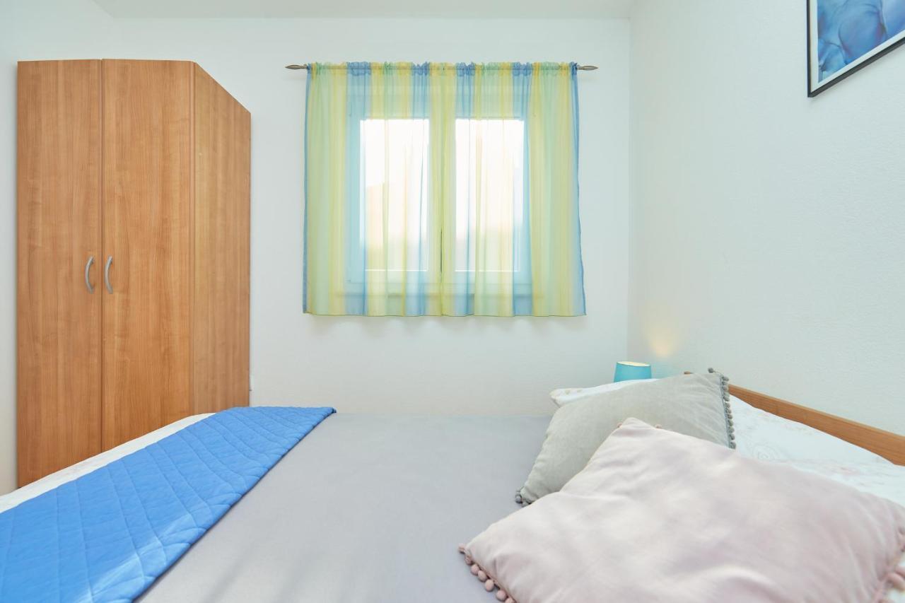 Apartments Zelic Tučepi Rom bilde