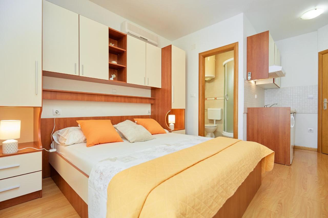 Apartments Zelic Tučepi Rom bilde