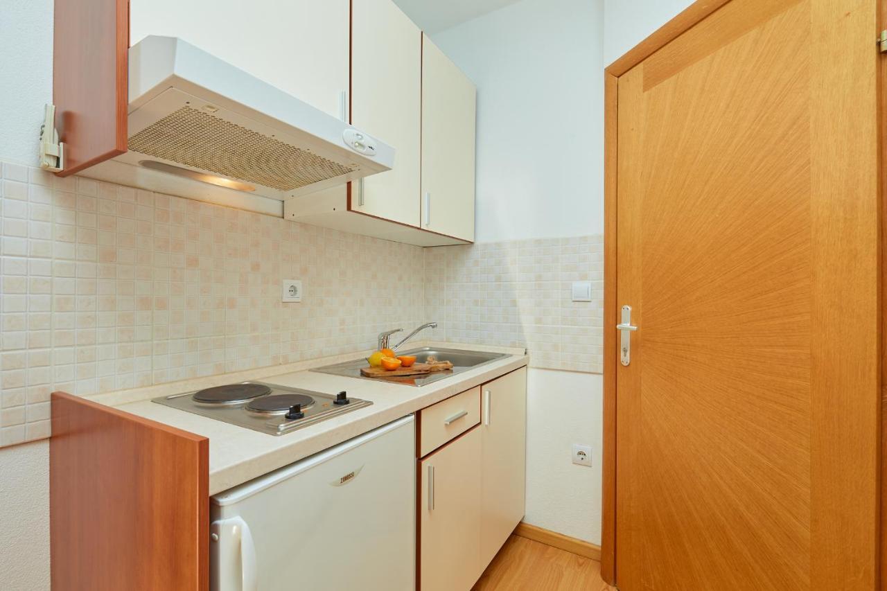 Apartments Zelic Tučepi Rom bilde