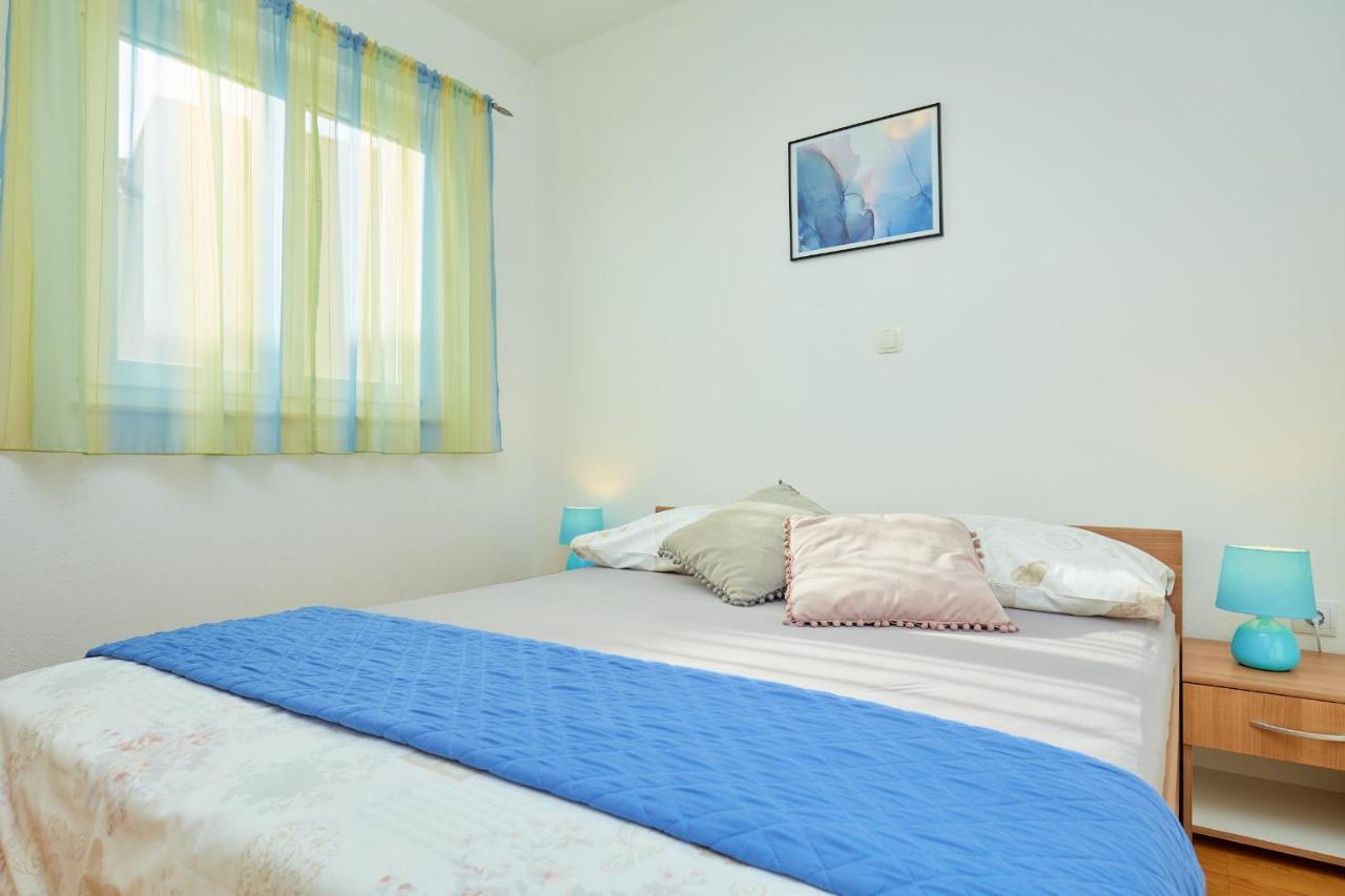 Apartments Zelic Tučepi Rom bilde