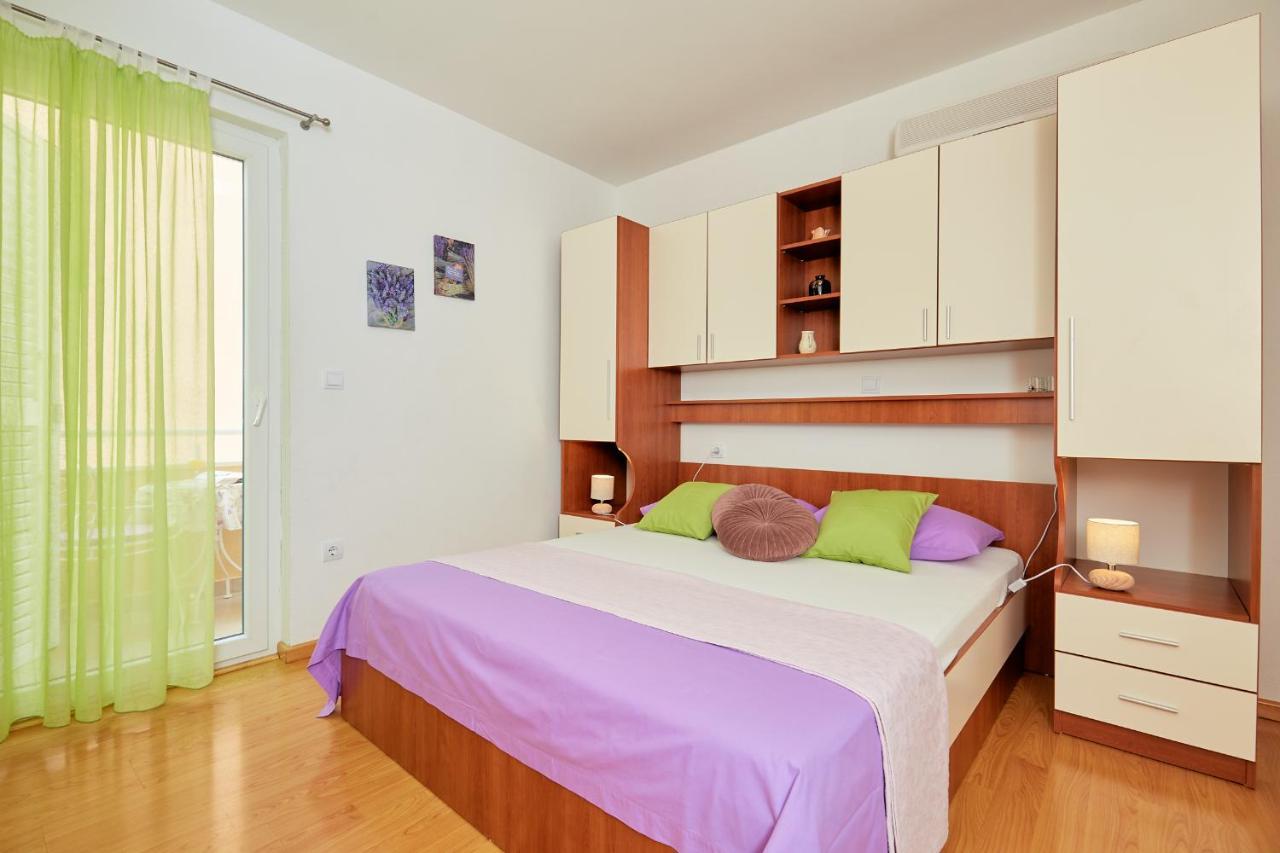 Apartments Zelic Tučepi Rom bilde