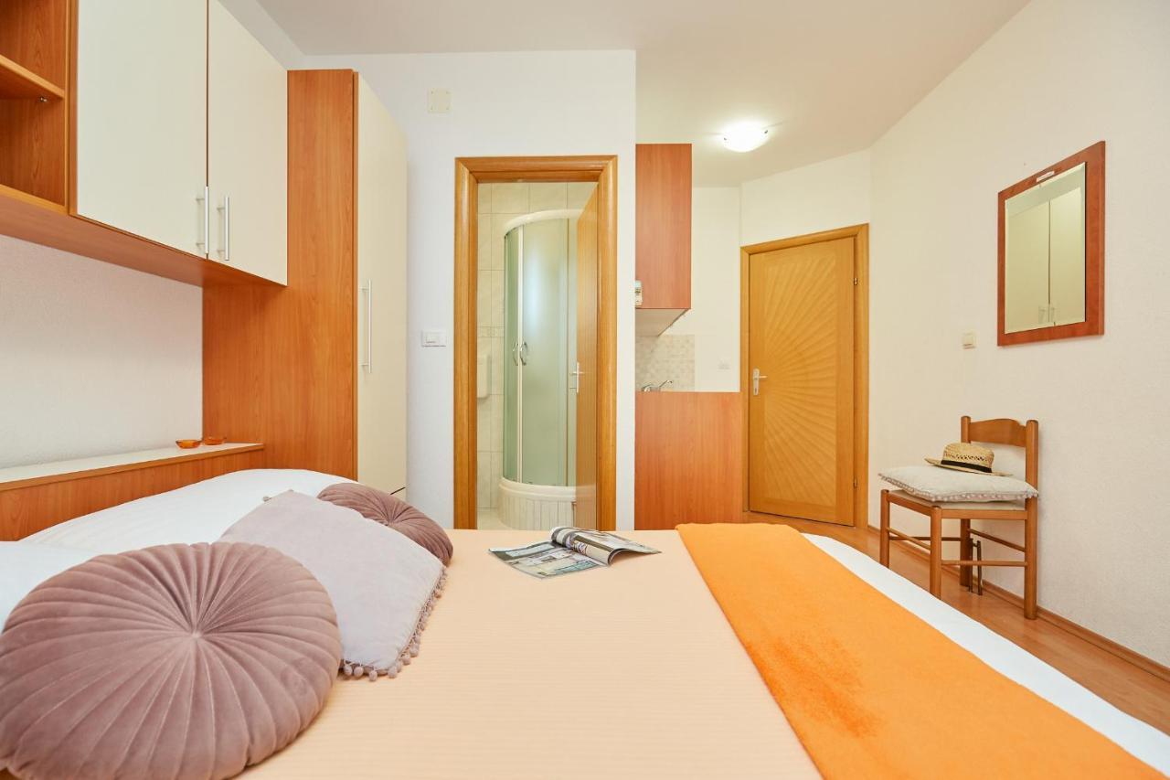 Apartments Zelic Tučepi Rom bilde