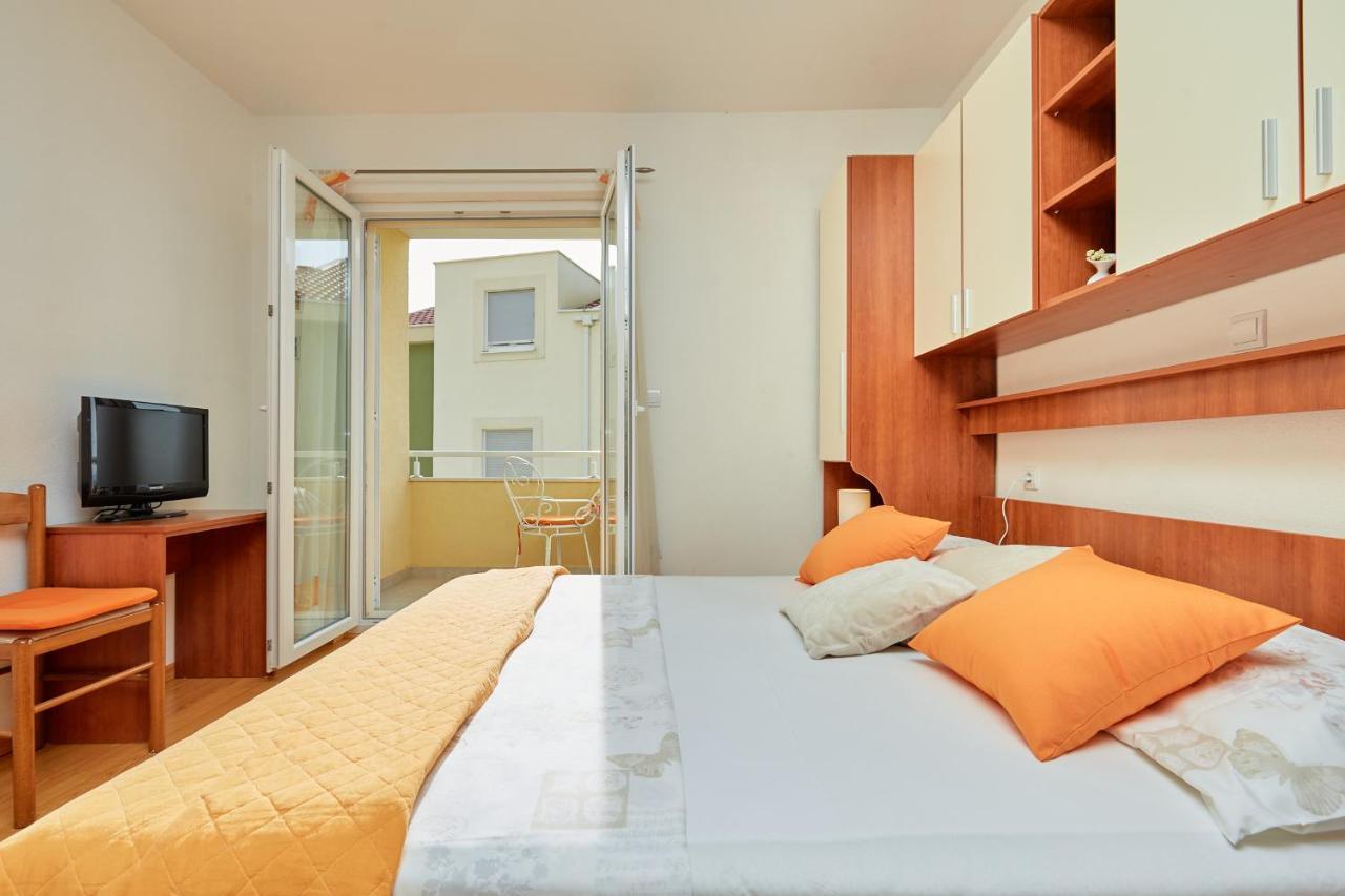 Apartments Zelic Tučepi Rom bilde